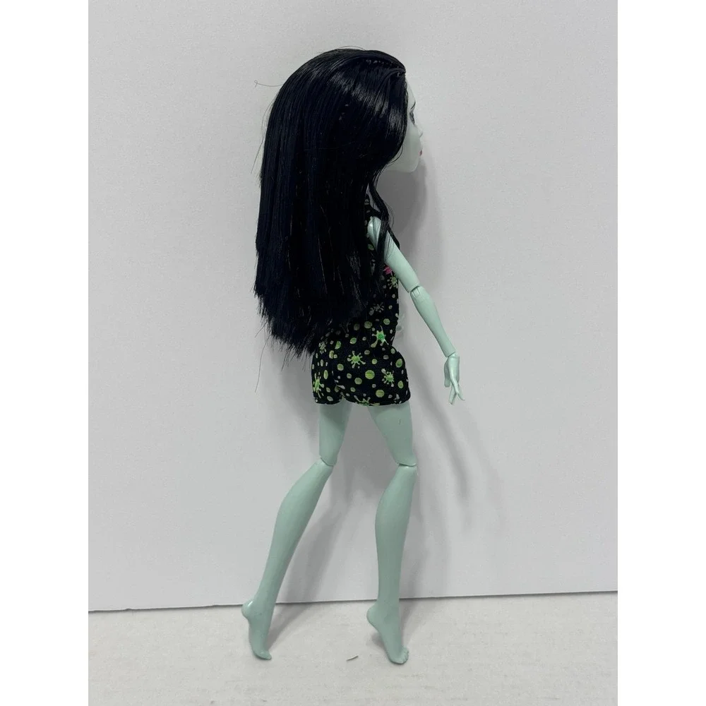 Monster High Ghoul Fair Scarah Screams Doll fashion doll toy with dress